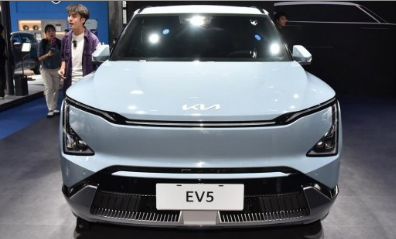 起亚推出了一款经济型 EV5 电动跨界车